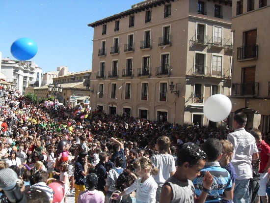 La plaza de España presentaba este magnífico aspecto en el inicio de las fiestas de Alcañiz