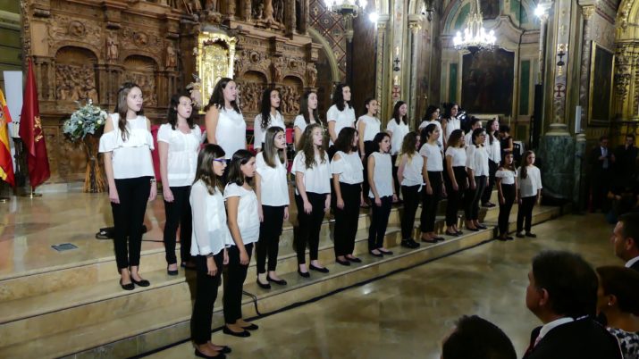 El Coro de Voces Blancas de Teruel,en plena actuación